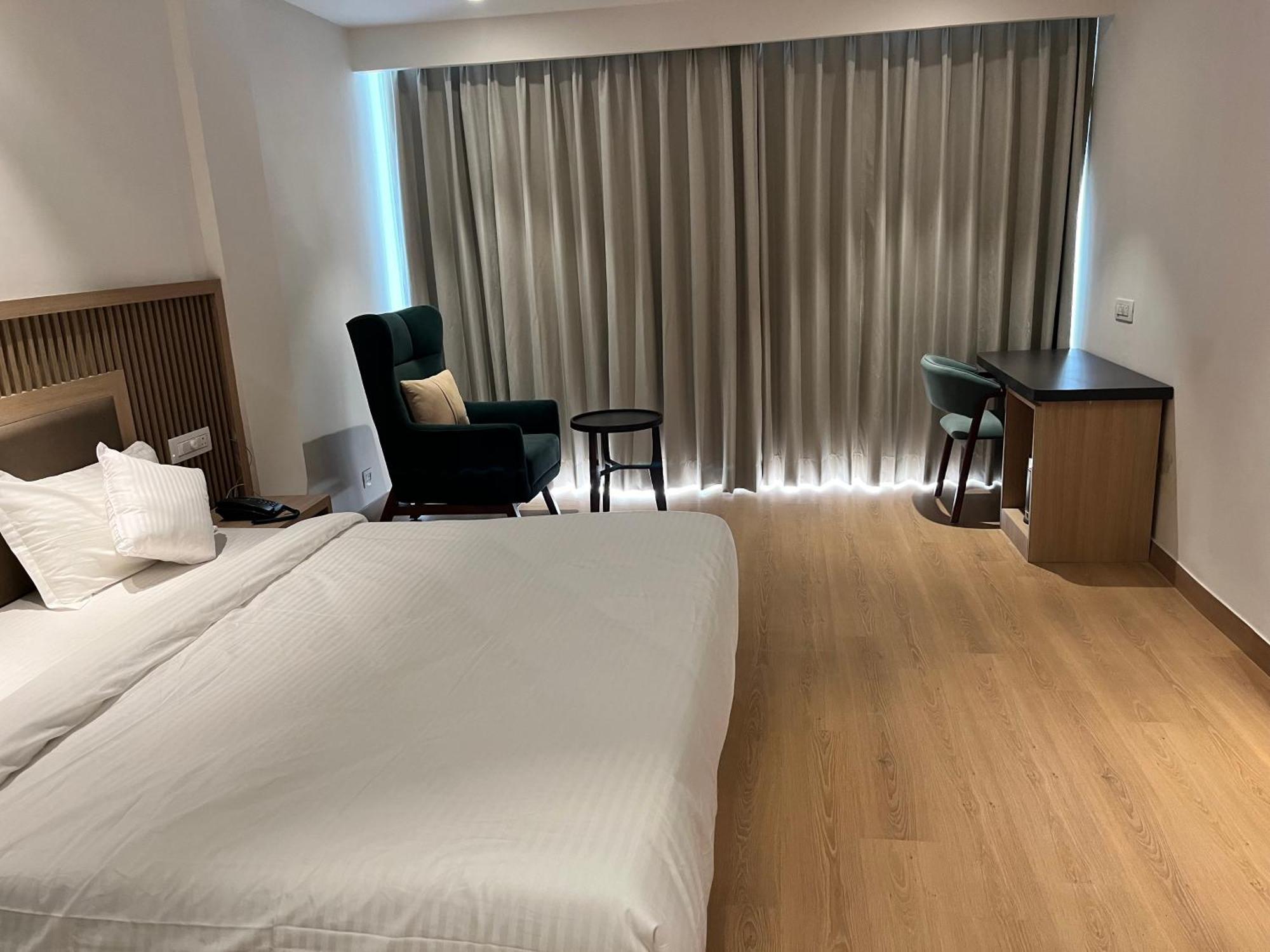 Hotel Celebrations Zirakpur Kültér fotó